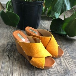 NWOB Jessica Simpson Mustard Suede Wedges
